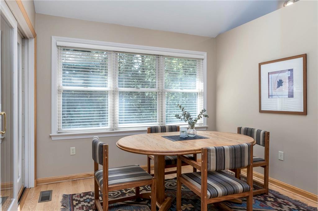924 Old Washington Road Canonsburg, PA 15317 - Photo 19 of 46 a dining room with furniture and window