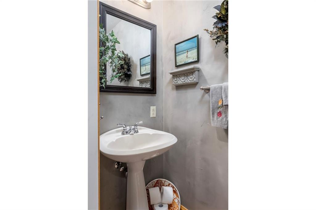 924 Old Washington Road Canonsburg, PA 15317 - Photo 20 of 46 a bathroom with a sink and a mirror