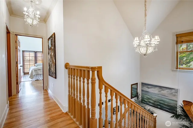 a livingroom with furniture and a ceiling fan