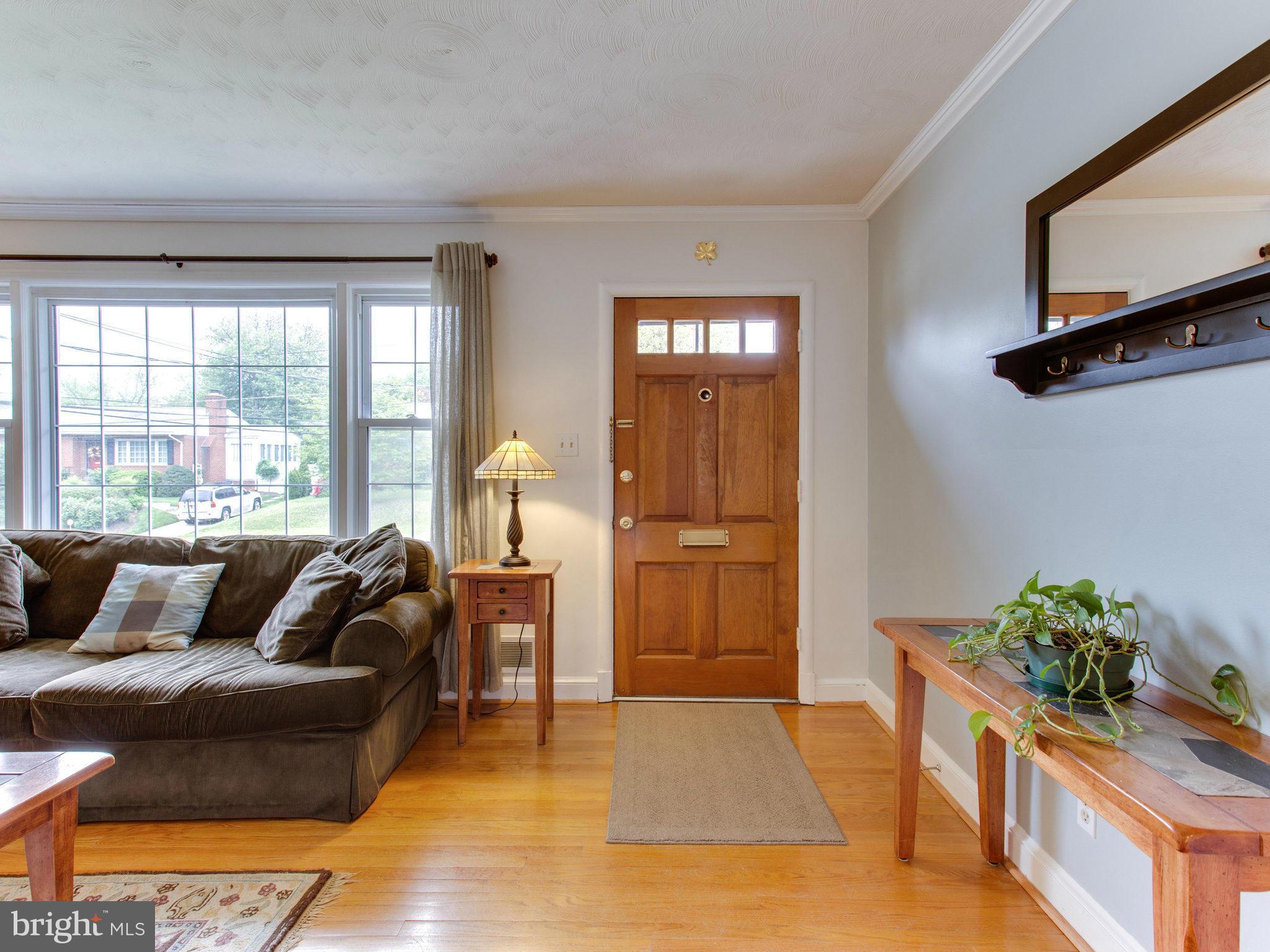 1702 Glenkarney Place Silver Spring, MD 20902 - Photo 3 of 20 Entry