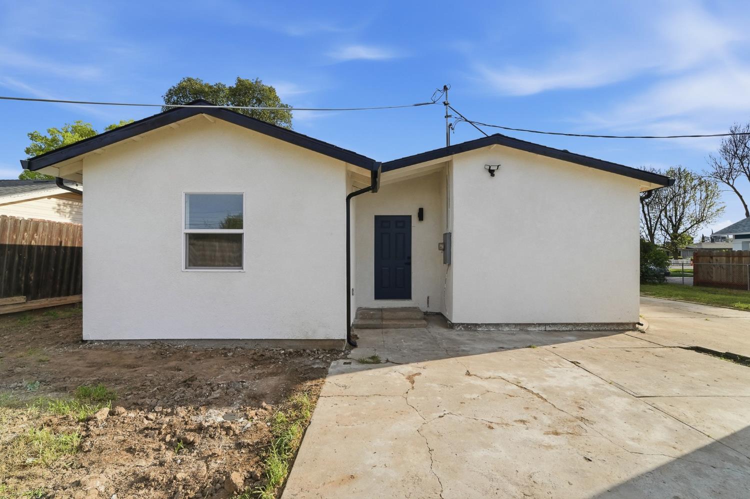 430 Laurel Avenue Modesto, CA 95351 - Photo 23 of 28 a front view of a house with garage