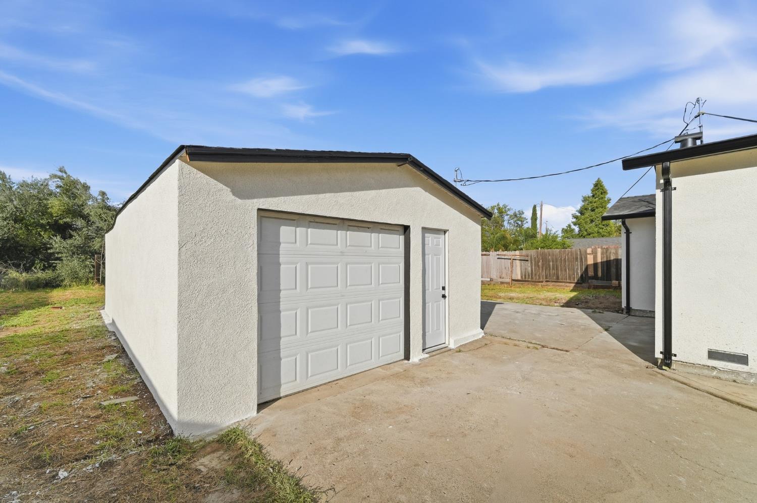 430 Laurel Avenue Modesto, CA 95351 - Photo 24 of 28 a view of a house with backyard