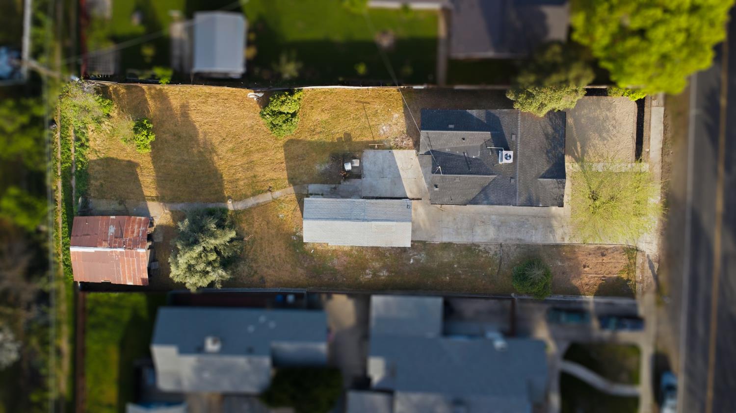 430 Laurel Avenue Modesto, CA 95351 - Photo 27 of 28 an aerial view of a house with a yard