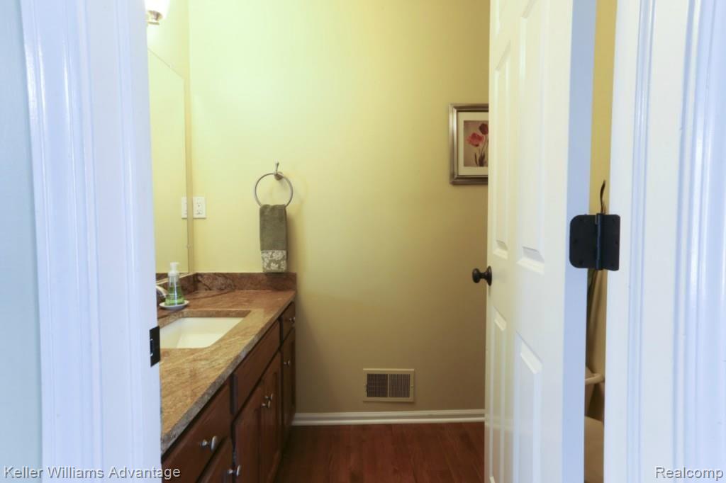 42090 Waterfall Road Northville, MI 48168 - Photo 13 of 41 15_Waterfall_42090.jpg