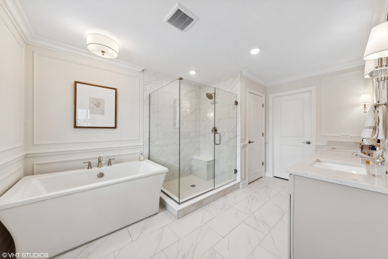 2513 Geranium Way Rolling Meadows, IL 60008 - Photo 13 of 19 a bathroom with a tub sink shower and mirror