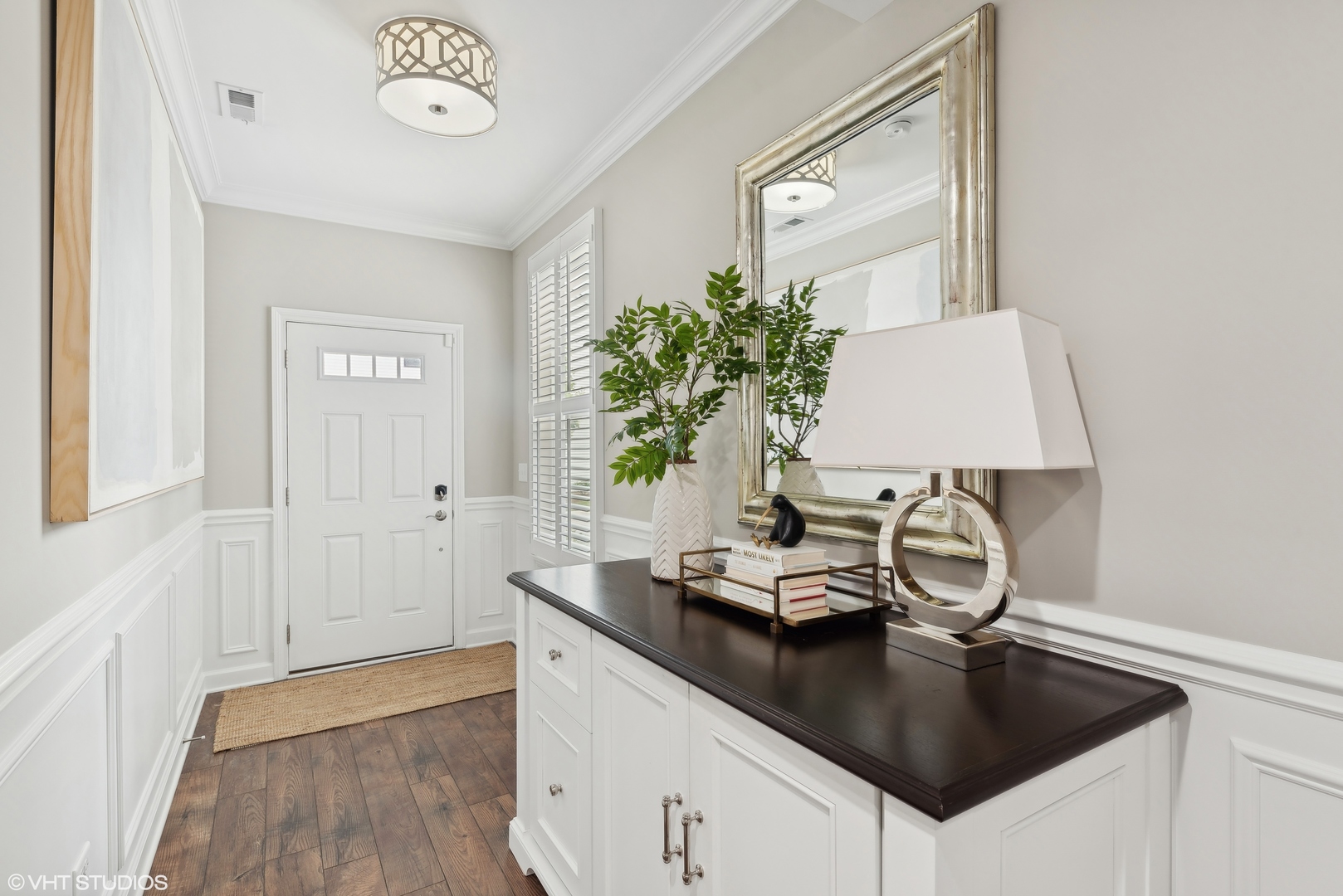 2513 Geranium Way Rolling Meadows, IL 60008 - Photo 2 of 19 a living room with a table and a potted plant