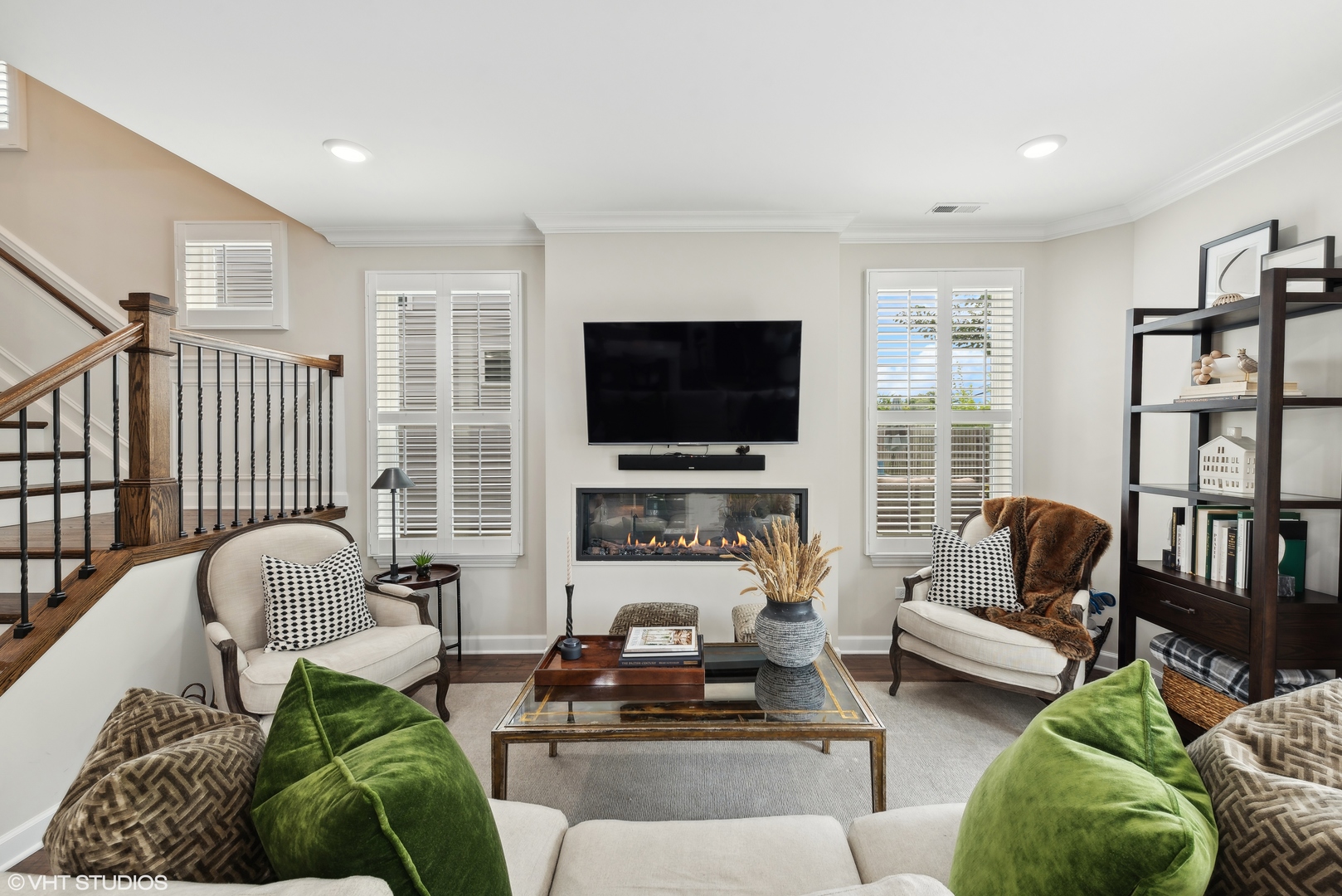 2513 Geranium Way Rolling Meadows, IL 60008 - Photo 3 of 19 a living room with furniture and a flat screen tv