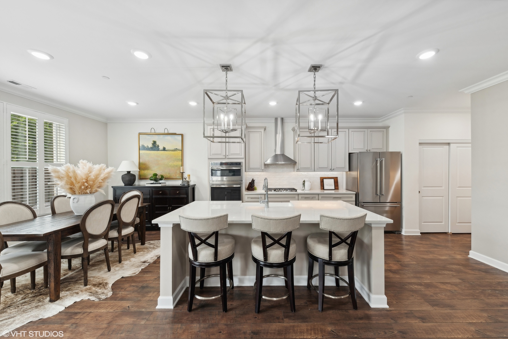 2513 Geranium Way Rolling Meadows, IL 60008 - Photo 4 of 19 a view of a dining room with furniture
