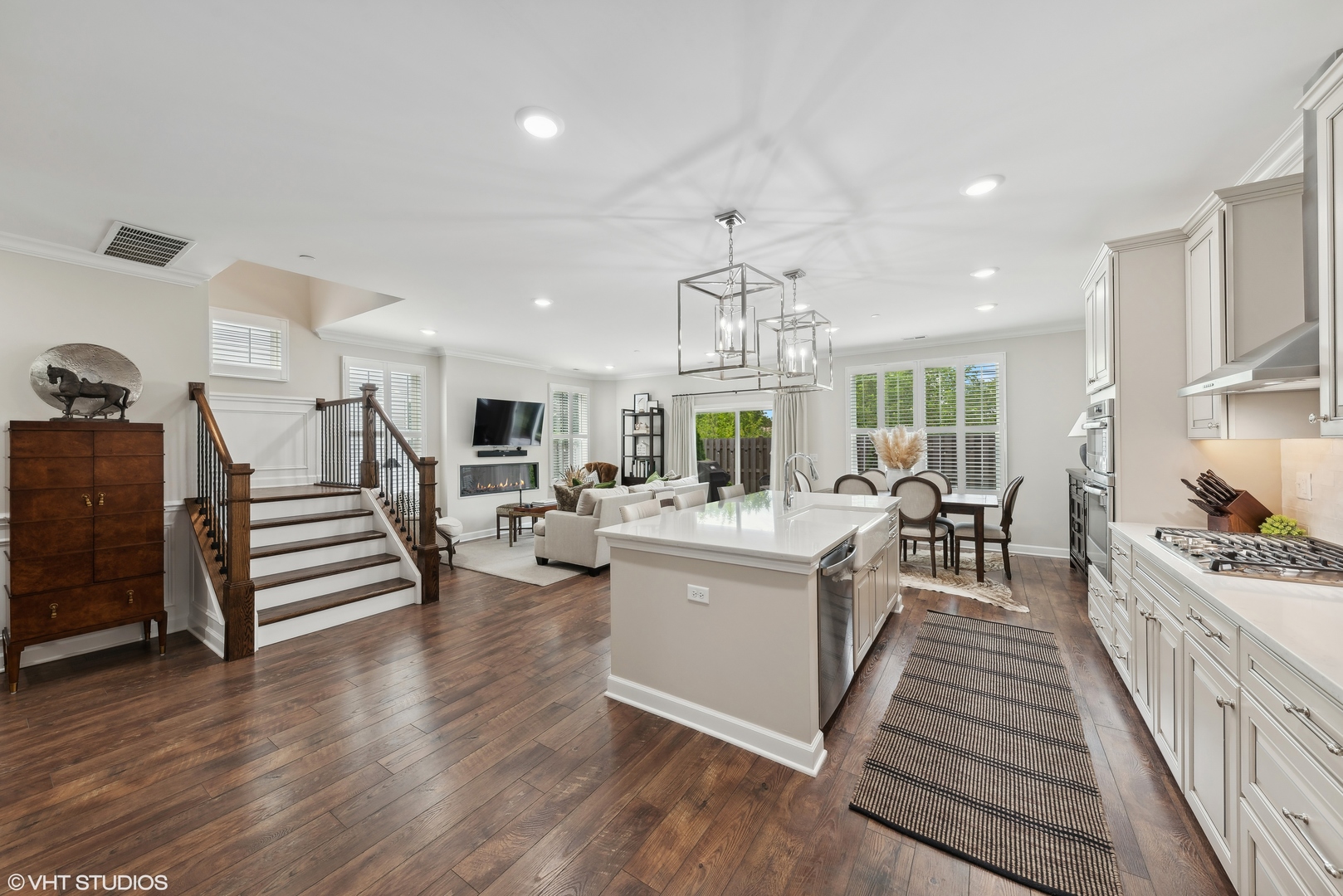 2513 Geranium Way Rolling Meadows, IL 60008 - Photo 6 of 19 a kitchen with sink stove and refrigerator