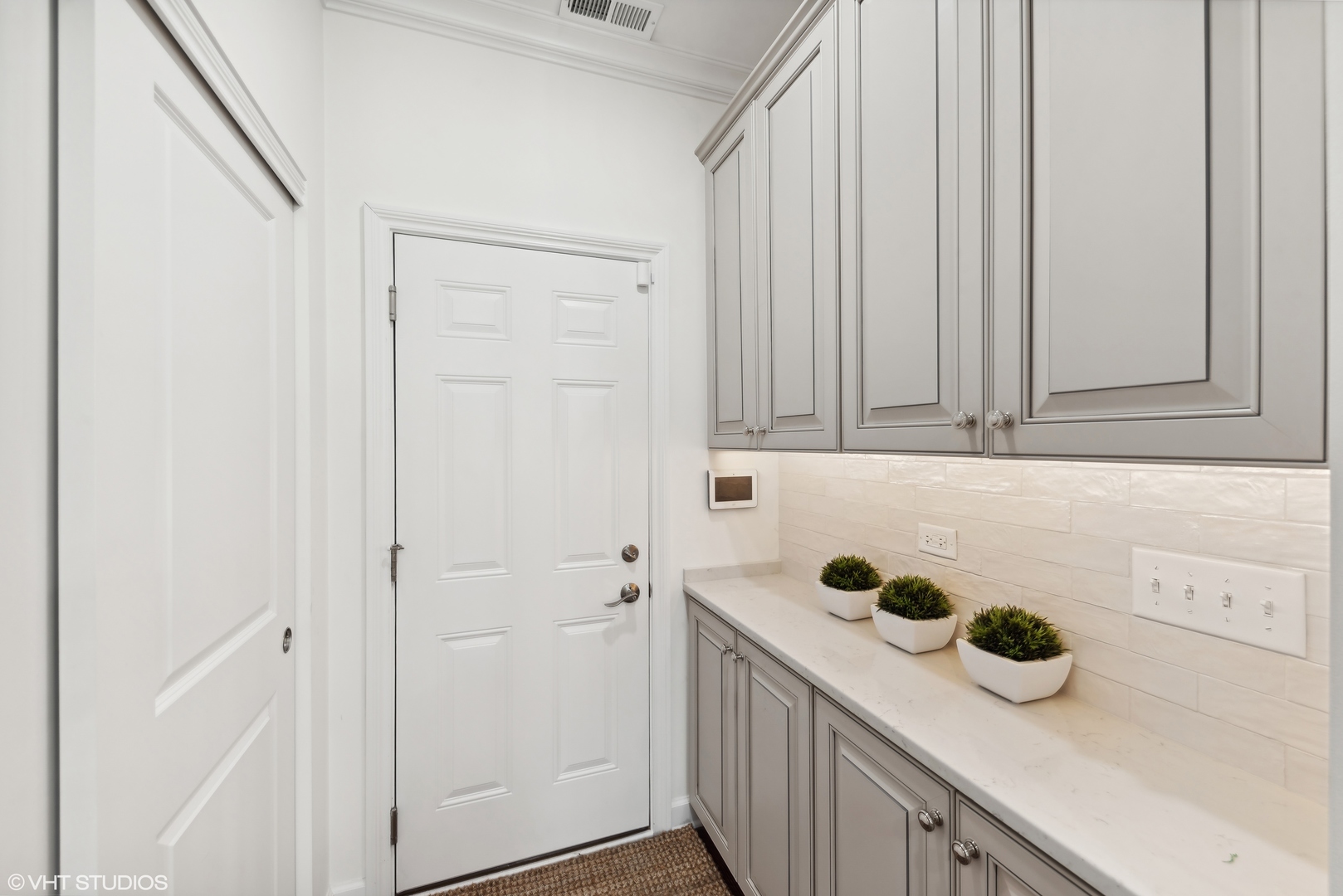 2513 Geranium Way Rolling Meadows, IL 60008 - Photo 9 of 19 a kitchen with a sink and cabinets