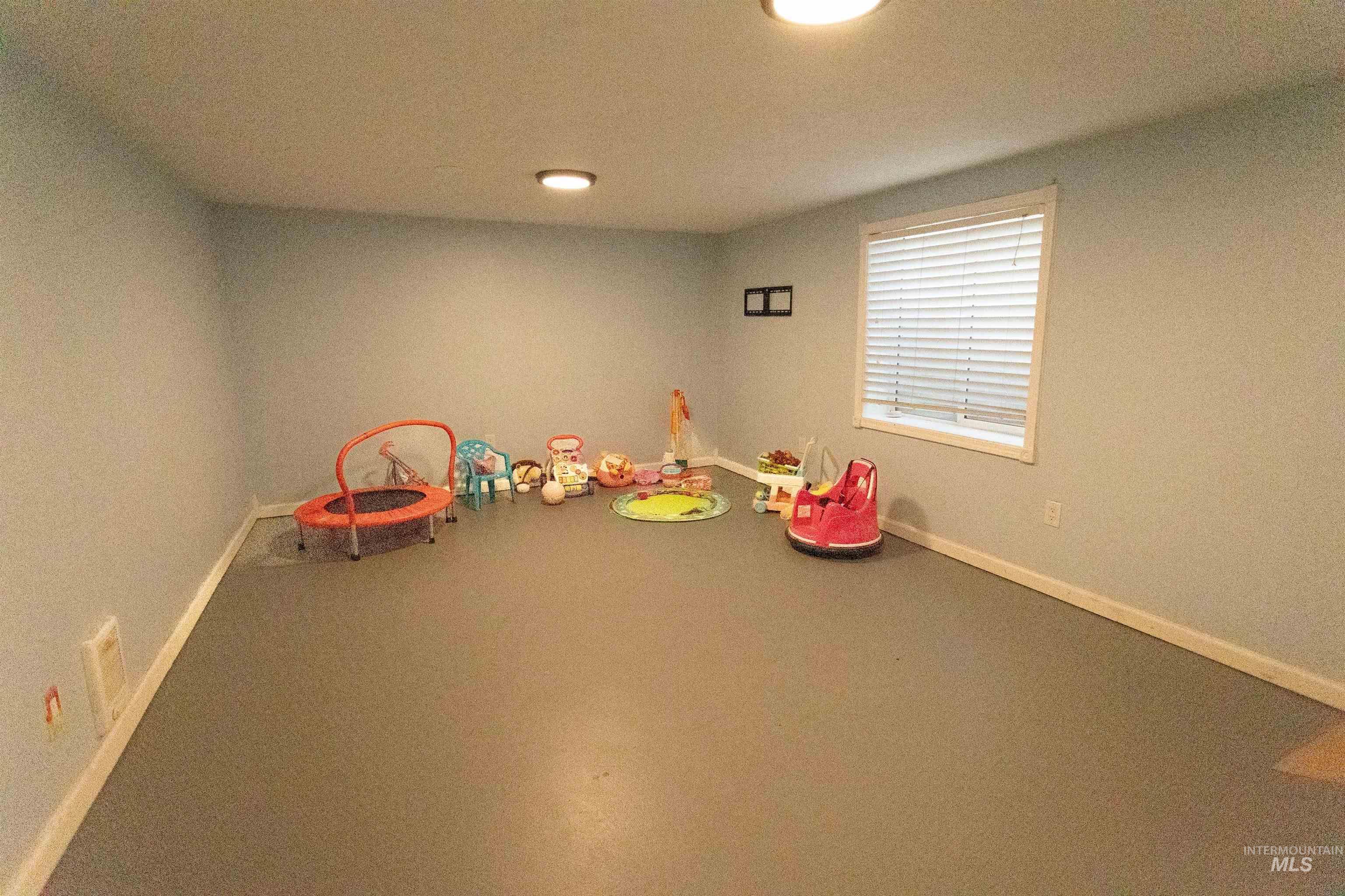 1400 Anderson Corner Road Parma, ID 83660 - Photo 14 of 31 Recreation room featuring baseboards and recessed lighting