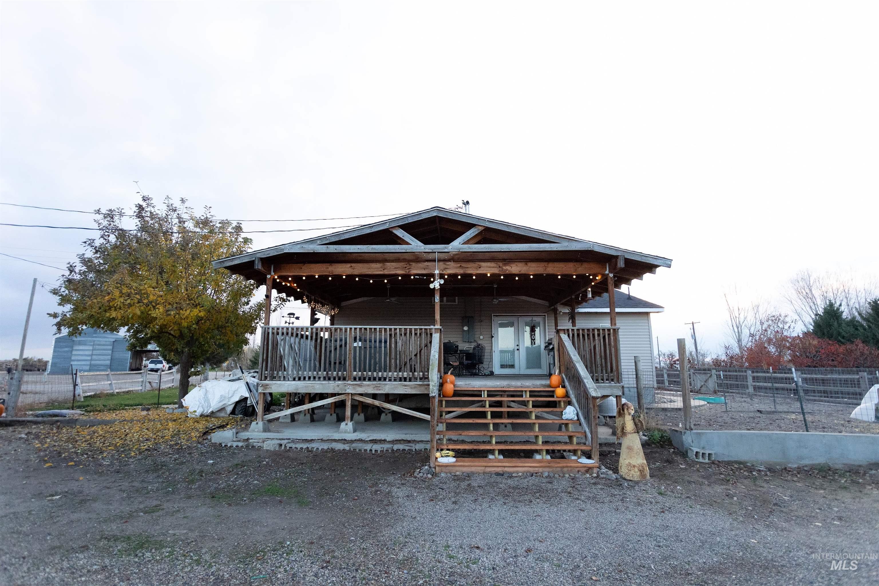 1400 Anderson Corner Road Parma, ID 83660 - Photo 27 of 31 View of front of home with ceiling fan and a wooden deck