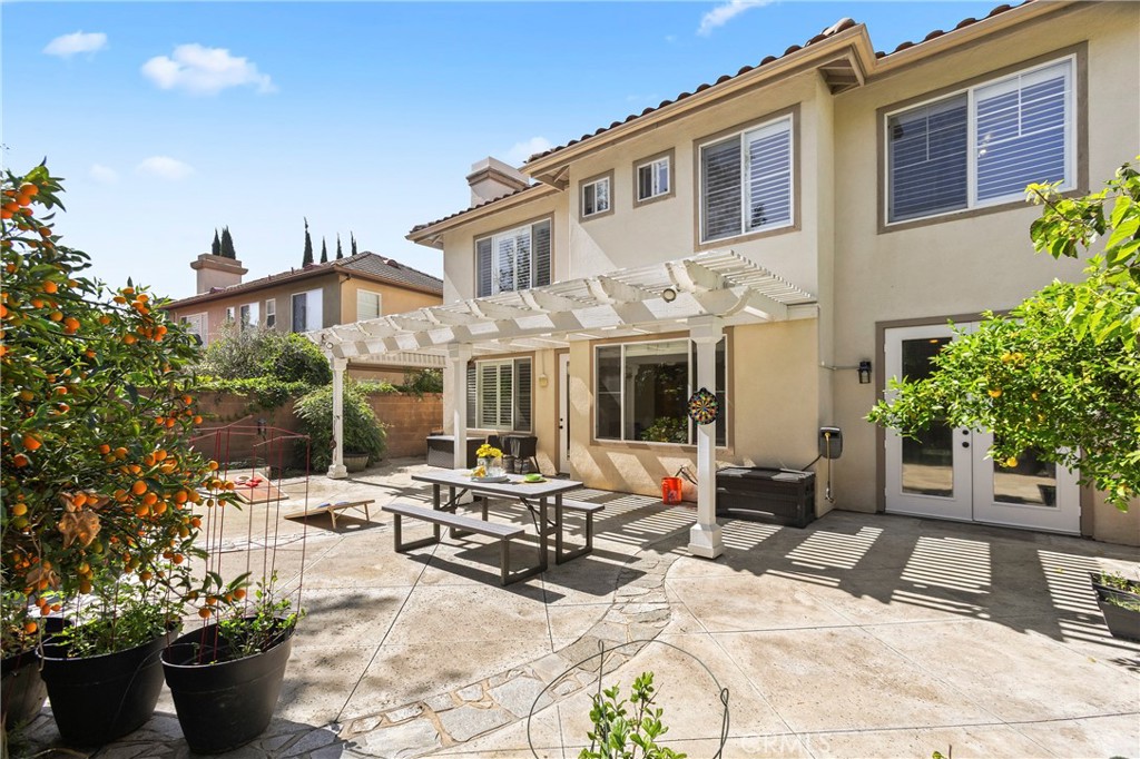 65 Ashcrest Irvine, CA 92620 - Photo 4 of 43 Make 65 a DONE DEAL located in exclusive Trailwood, a 24 hour GUARD GATED community!