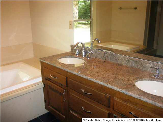 3608 Woodland Ridge Boulevard Baton Rouge, LA 70816 - Photo 8 of 17 Gallery Image 8