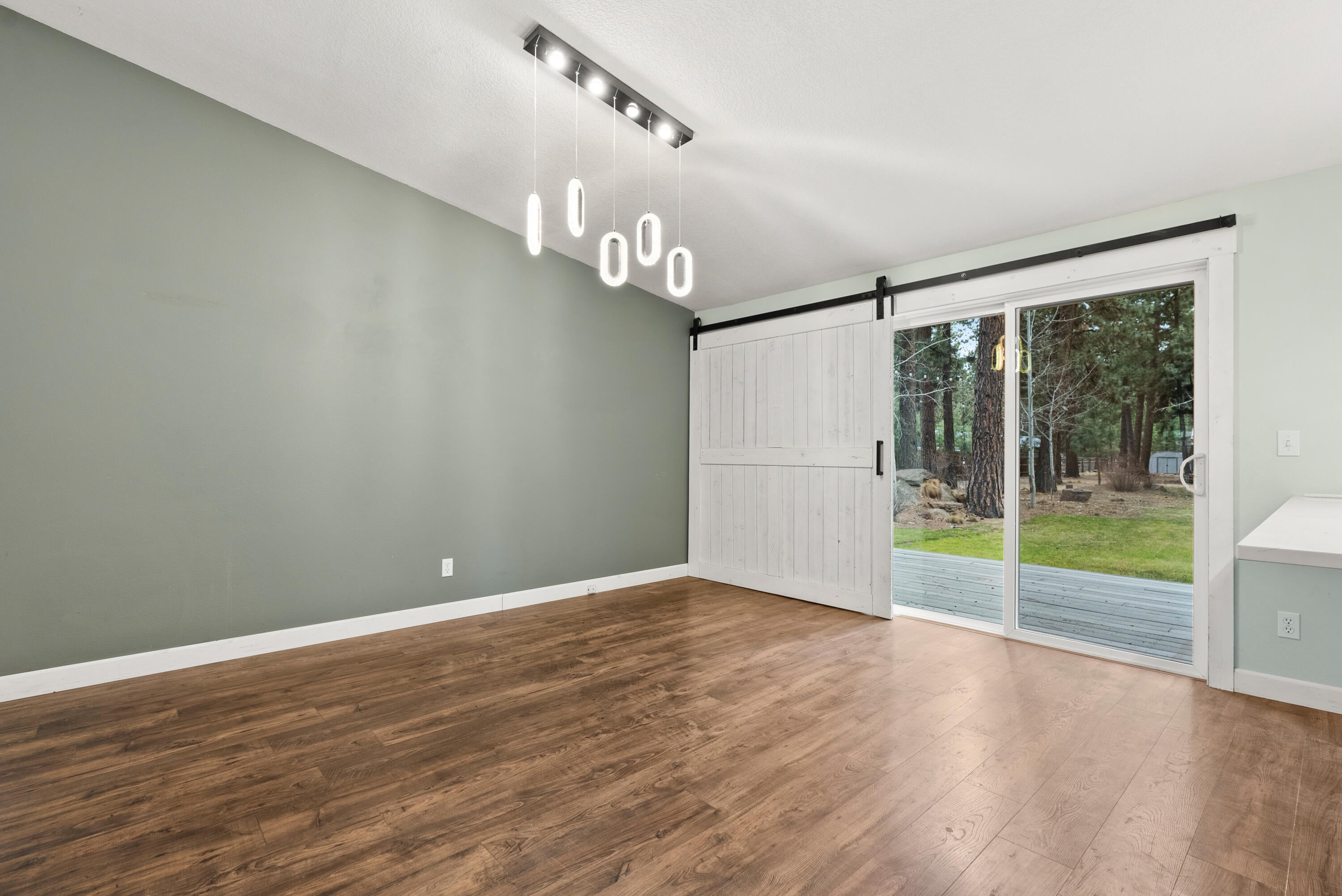 19276 Kiowa Road Bend, OR 97702 - Photo 10 of 46 3-print-Riley Visuals-3
