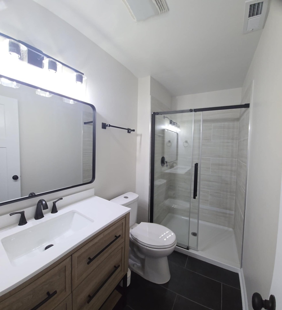2860 Northampton Drive, Unit B2 Rolling Meadows, IL 60008 - Photo 13 of 22 a bathroom with a sink mirror toilet and shower