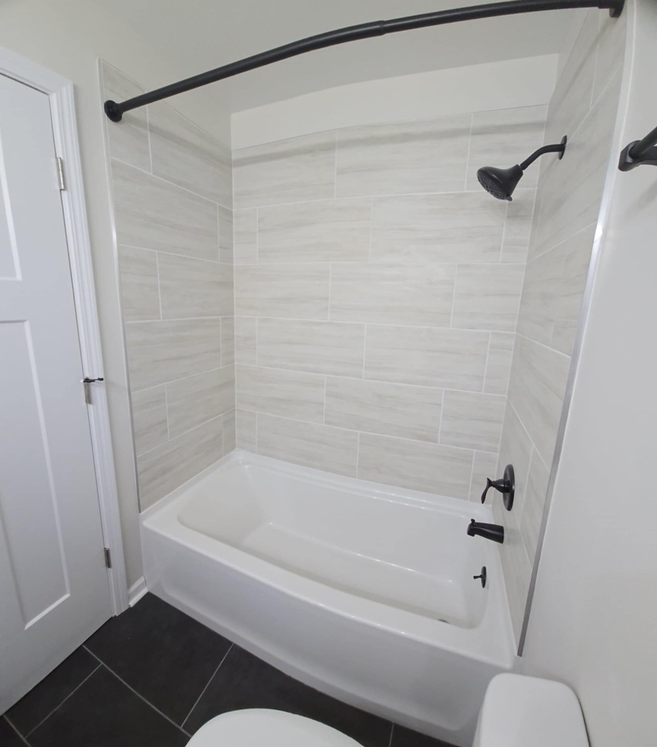 2860 Northampton Drive, Unit B2 Rolling Meadows, IL 60008 - Photo 15 of 22 a bathroom with a bathtub and a shower