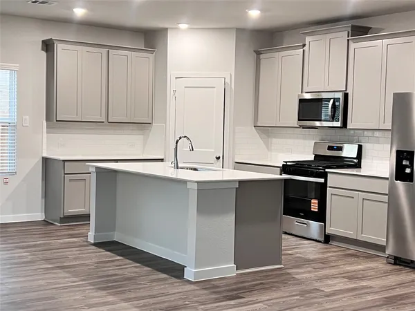 $2,300 | 211 Brazen Forest Trail, Magnolia, TX 77355