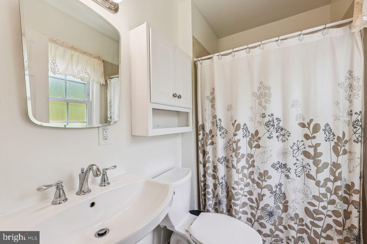6903 Redmiles Road Laurel, MD 20707 - Photo 11 of 39 Primary Bathroom