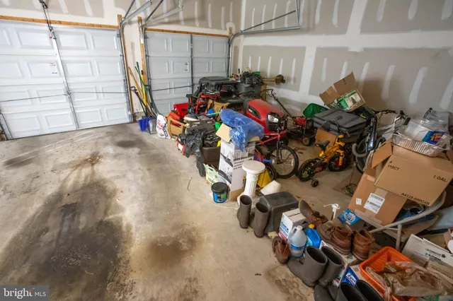 $579,900 | 164 Meadowside Drive, Douglassville, PA 19518