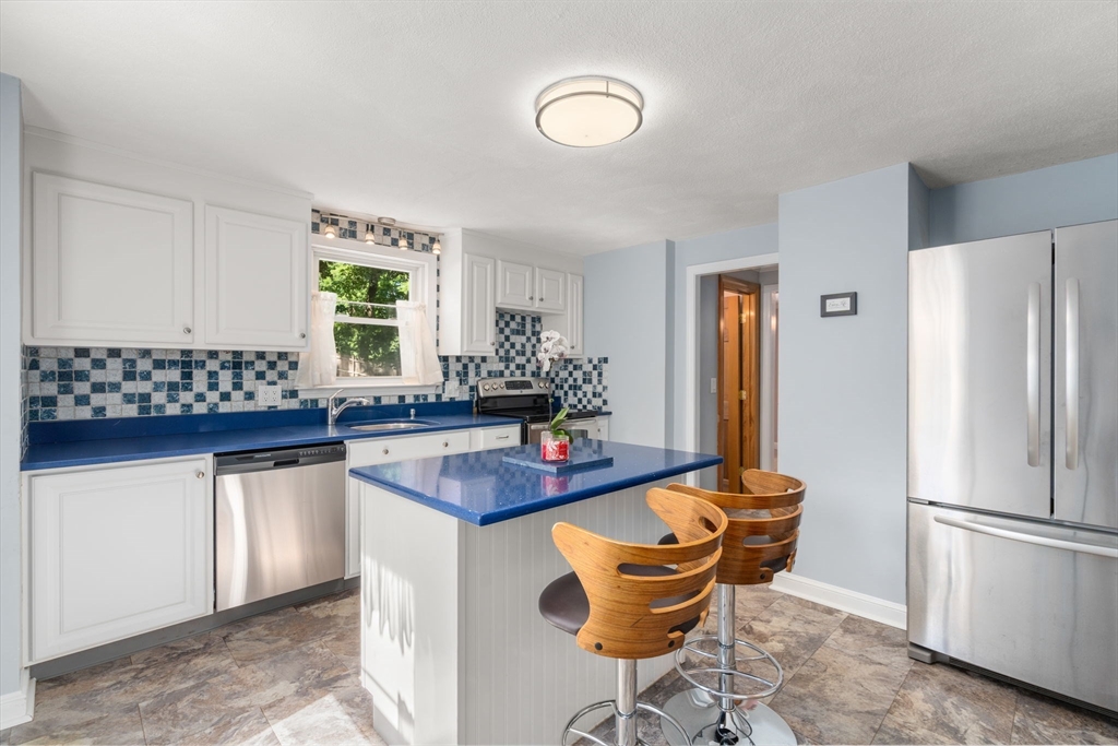 105 Pine Ridge Road Medford, MA 02155 - Photo 3 of 23