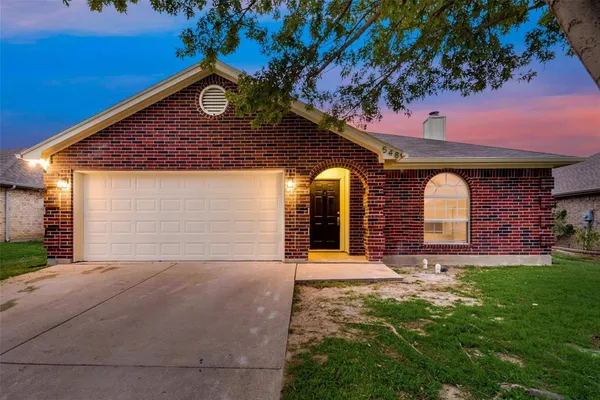 $1,995 | 548 Asbury Drive, Saginaw, TX 76179