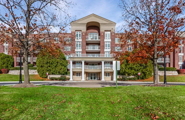 $229,000 | 7021 West Touhy Avenue, Unit 207, Niles, IL 60714