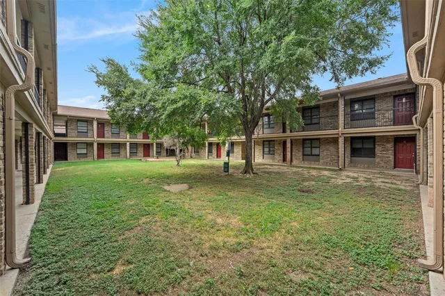 a picture of a bathroom