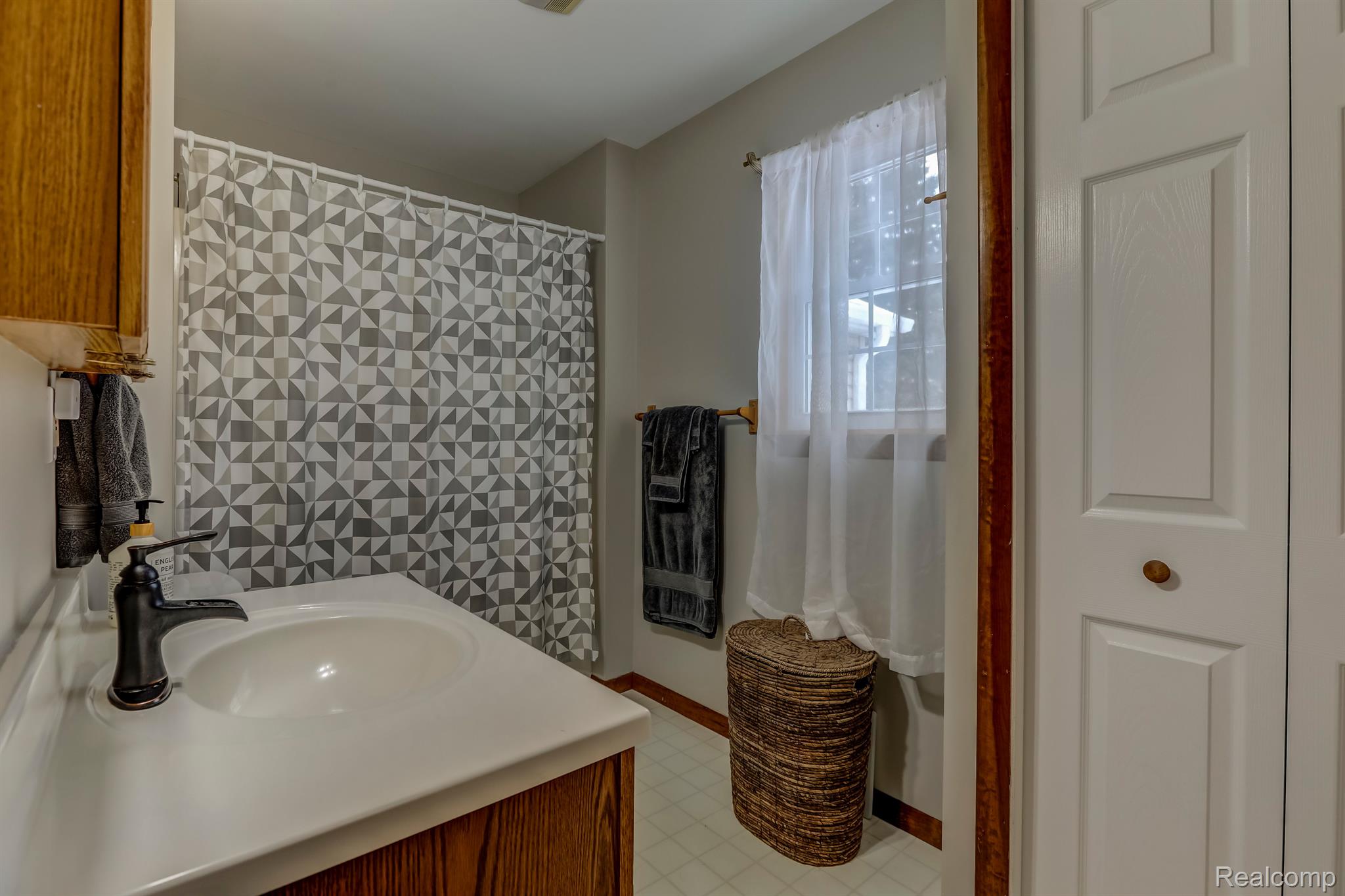 12340 McCrone Road Milan, MI 48160 - Photo 14 of 25 Primary bathroom with linen closet