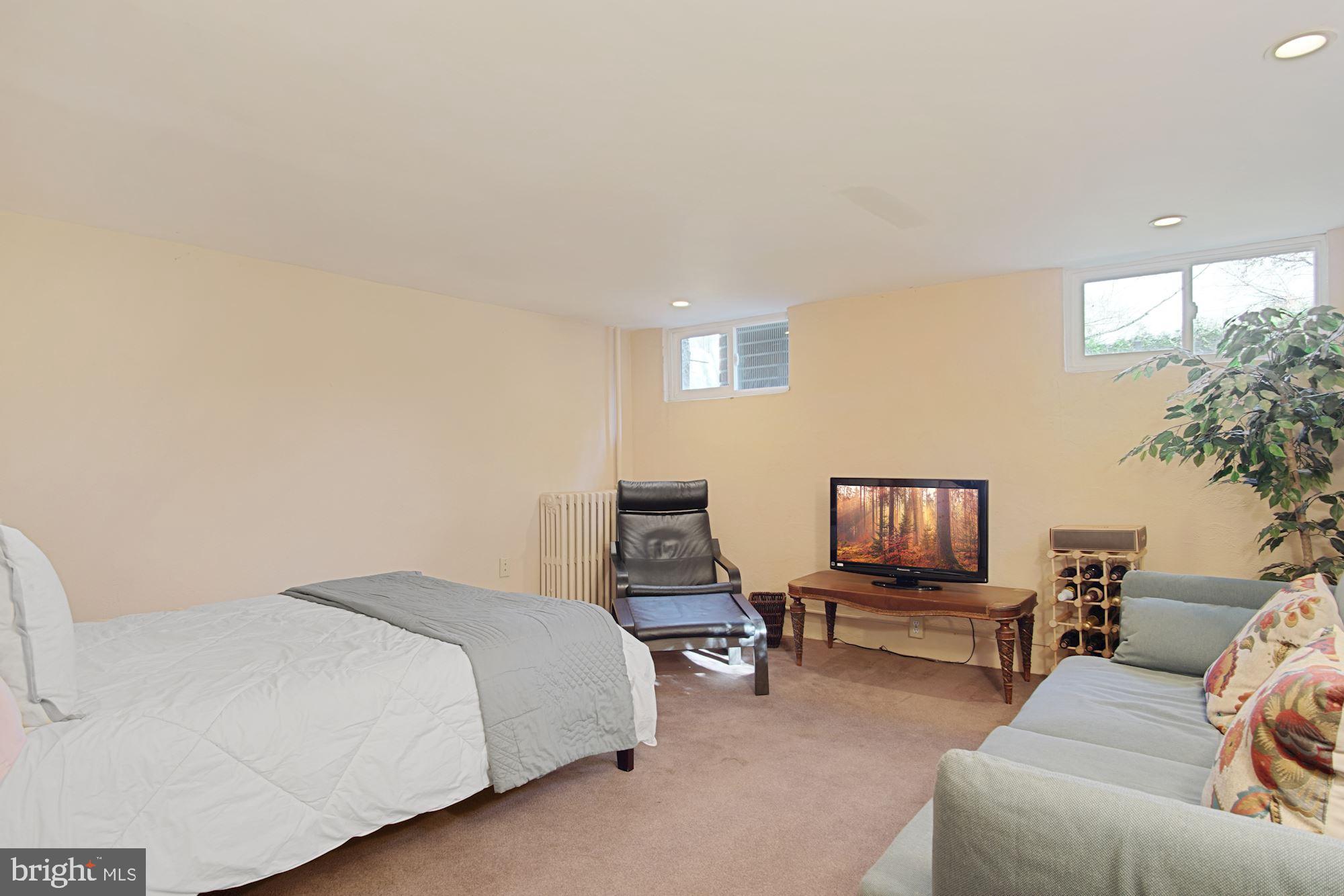 7801 Custer Road Bethesda, MD 20814 - Photo 33 of 40