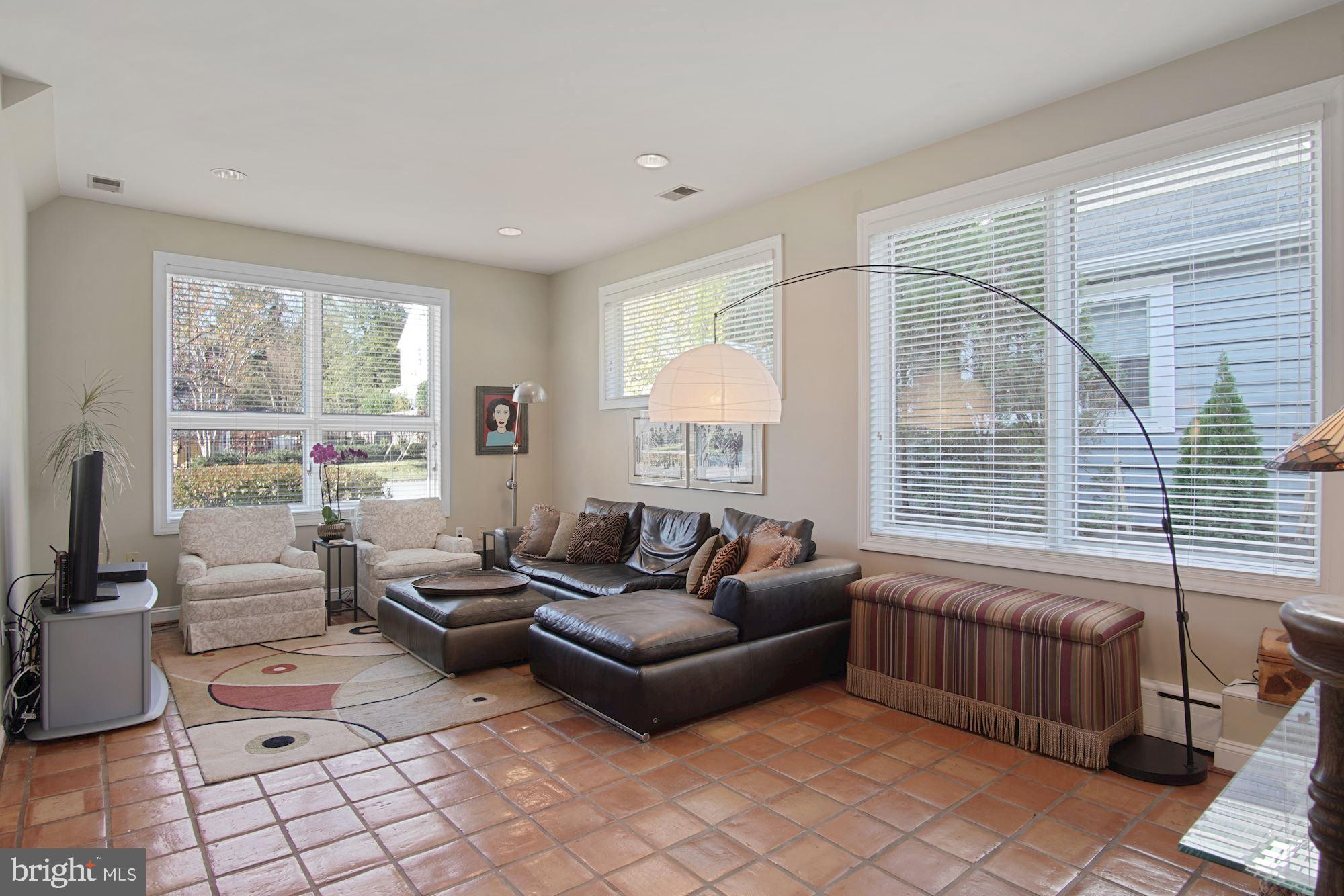 7801 Custer Road Bethesda, MD 20814 - Photo 6 of 40