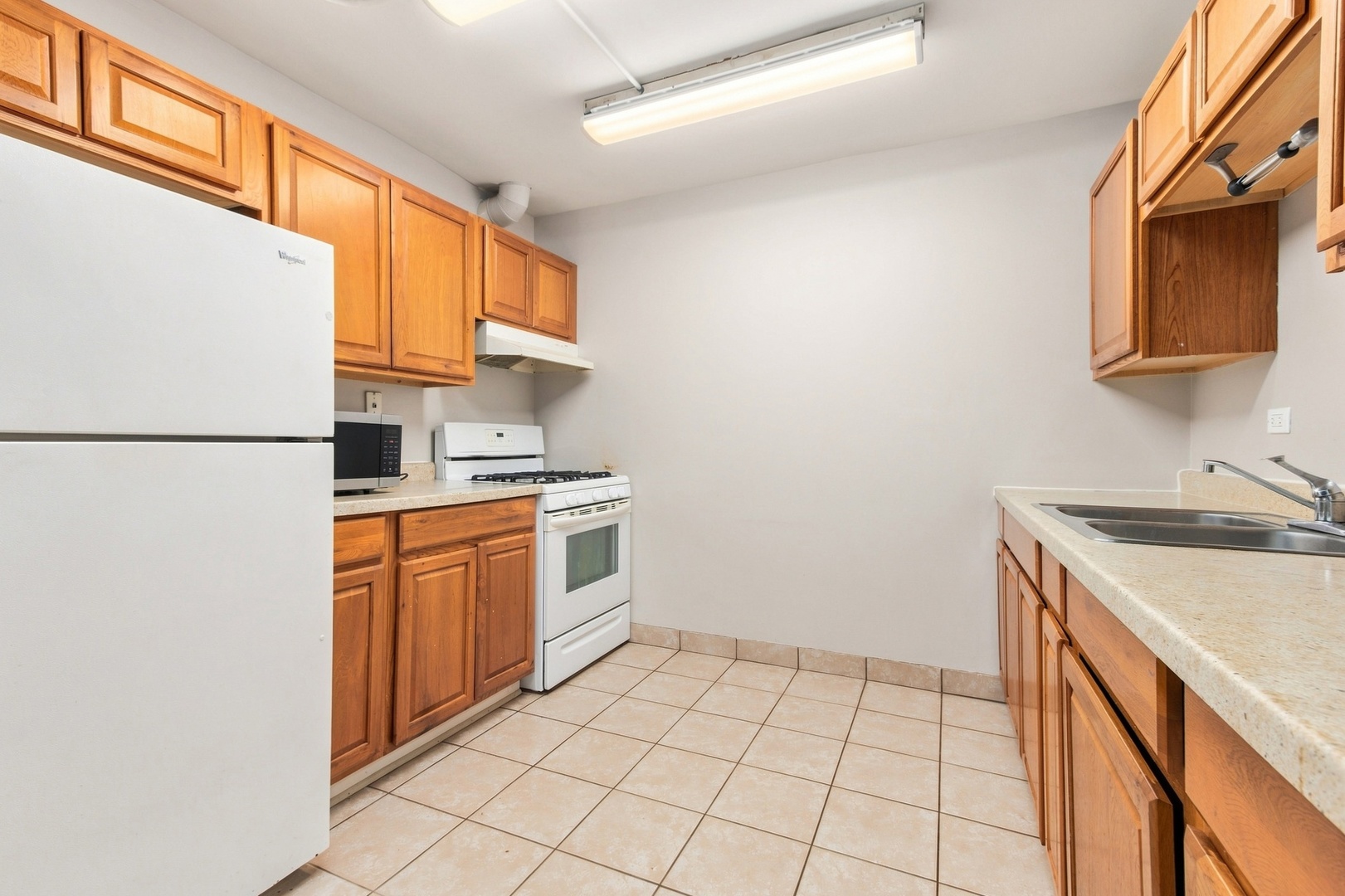 148 East Bailey Road, Unit L Naperville, IL 60565 - Photo 8 of 20 Gallery Image 8