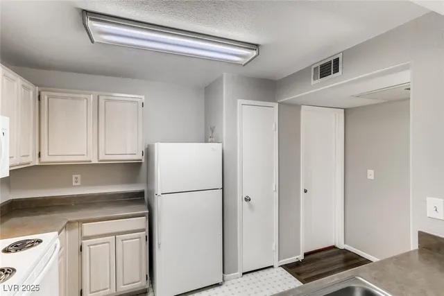 $1,600 | 555 East Silverado Ranch Boulevard, Unit 2012, Las Vegas, NV 89183
