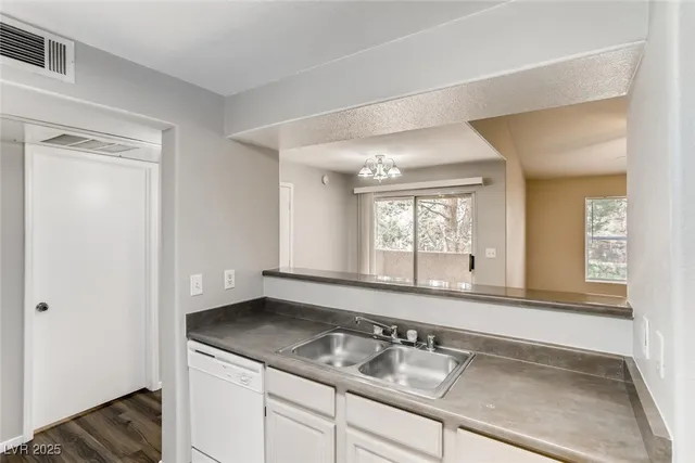 $1,600 | 555 East Silverado Ranch Boulevard, Unit 2012, Las Vegas, NV 89183
