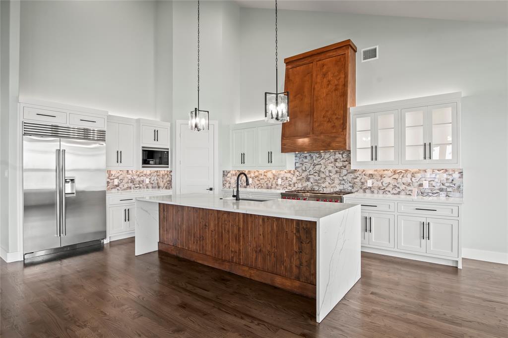 4054 Smothers Road Caney City, TX 75148 - Photo 6 of 40 Dual pantries provide exceptional kitchen storage. Warm wood floors complement the home’s modern lakefront design.