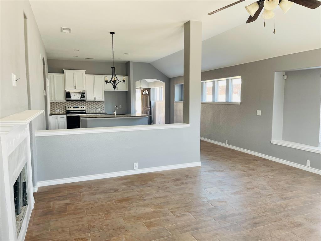 548 Kerry Street Crowley, TX 76036 - Photo 15 of 35