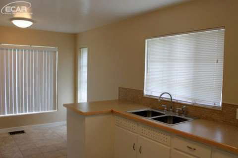 3368 Fenton Road Flint, MI 48507 - Photo 19 of 21 20439686-18.JPG
