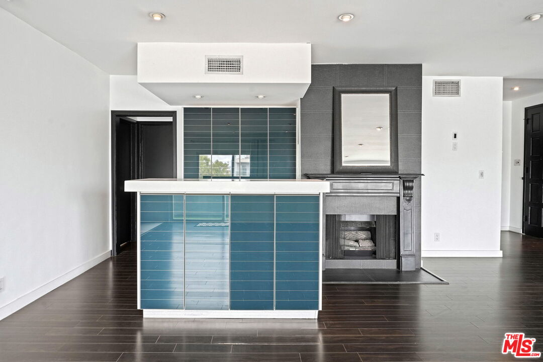 825 Le Doux Road, Unit 303 Los Angeles, CA 90035 - Photo 4 of 18