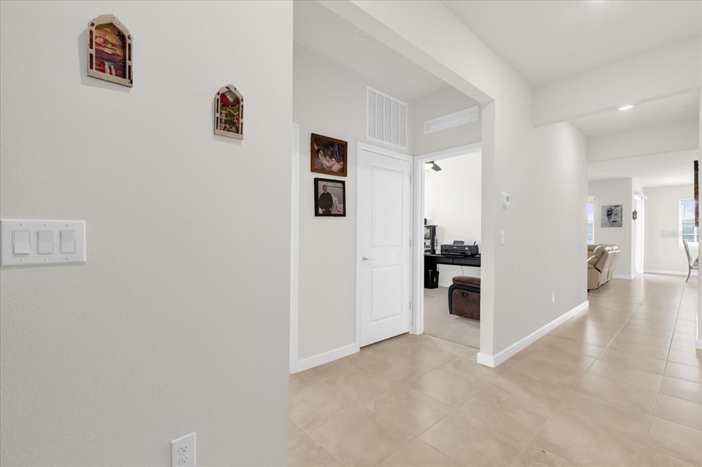 9491 Southwest 52nd Loop Ocala, FL 34481 - Photo 5 of 41