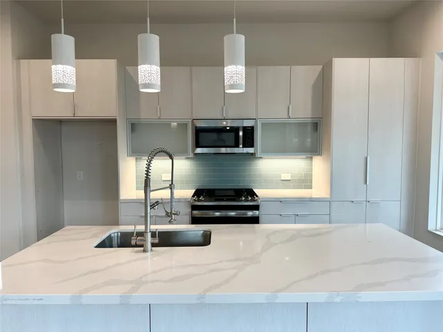 $2,300 | 4402 Bora Bora Lane, Houston, TX 77045