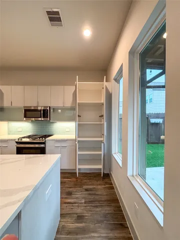 $2,300 | 4402 Bora Bora Lane, Houston, TX 77045