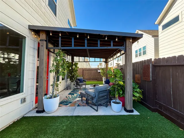 $2,300 | 4402 Bora Bora Lane, Houston, TX 77045