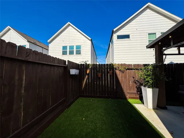 $2,300 | 4402 Bora Bora Lane, Houston, TX 77045