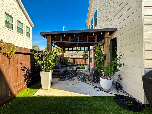 $2,300 | 4402 Bora Bora Lane, Houston, TX 77045