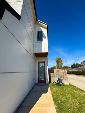 $2,300 | 4402 Bora Bora Lane, Houston, TX 77045