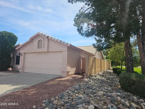 $2,100 | 5045 West Topeka Drive, Glendale, AZ 85308