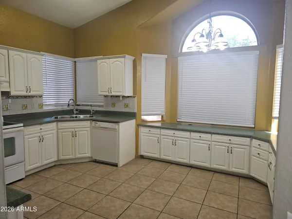 $2,100 | 5045 West Topeka Drive, Glendale, AZ 85308
