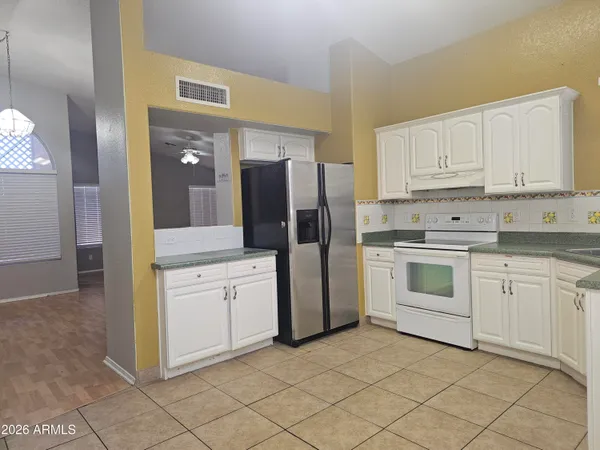 $2,100 | 5045 West Topeka Drive, Glendale, AZ 85308