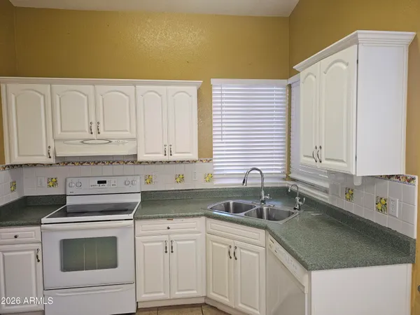 $2,100 | 5045 West Topeka Drive, Glendale, AZ 85308