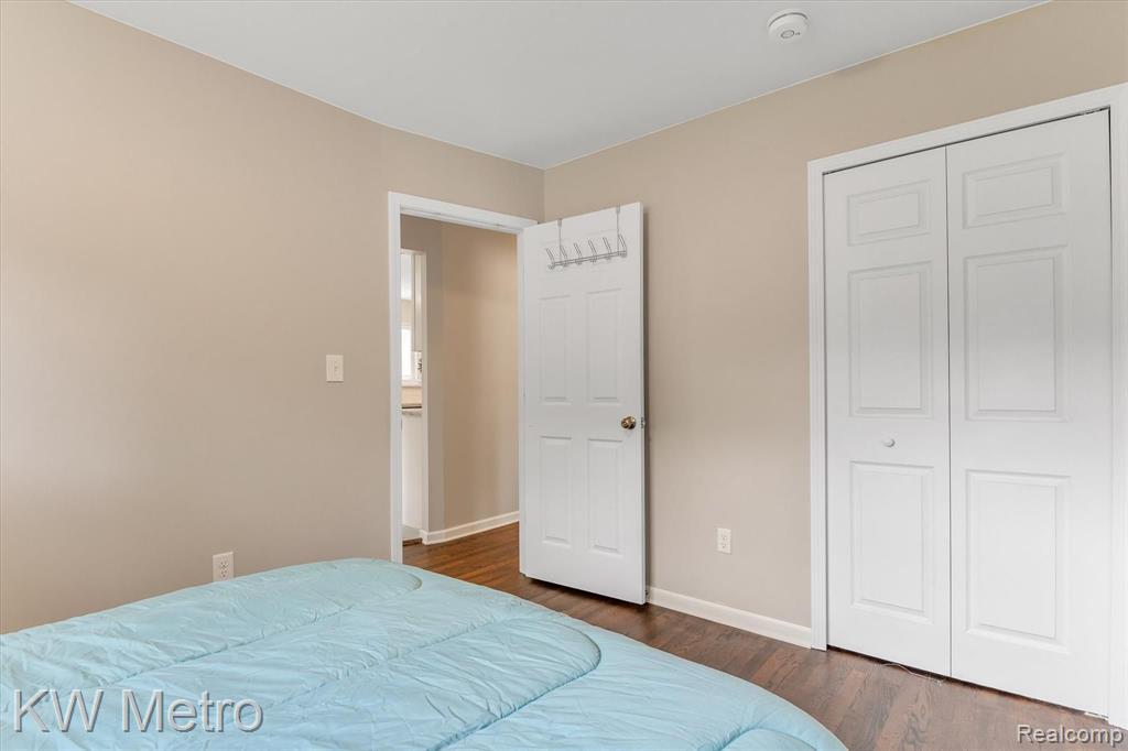 1908 Columbia Road Berkley, MI 48072 - Photo 24 of 35